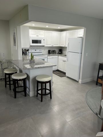 746 Flanders N, Delray Beach, FL 33484