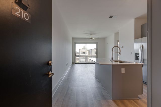 542 Southgate Ave Apt 210, Nashville, TN 37203