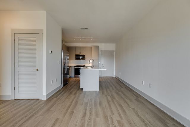 542 Southgate Ave Apt 210, Nashville, TN 37203