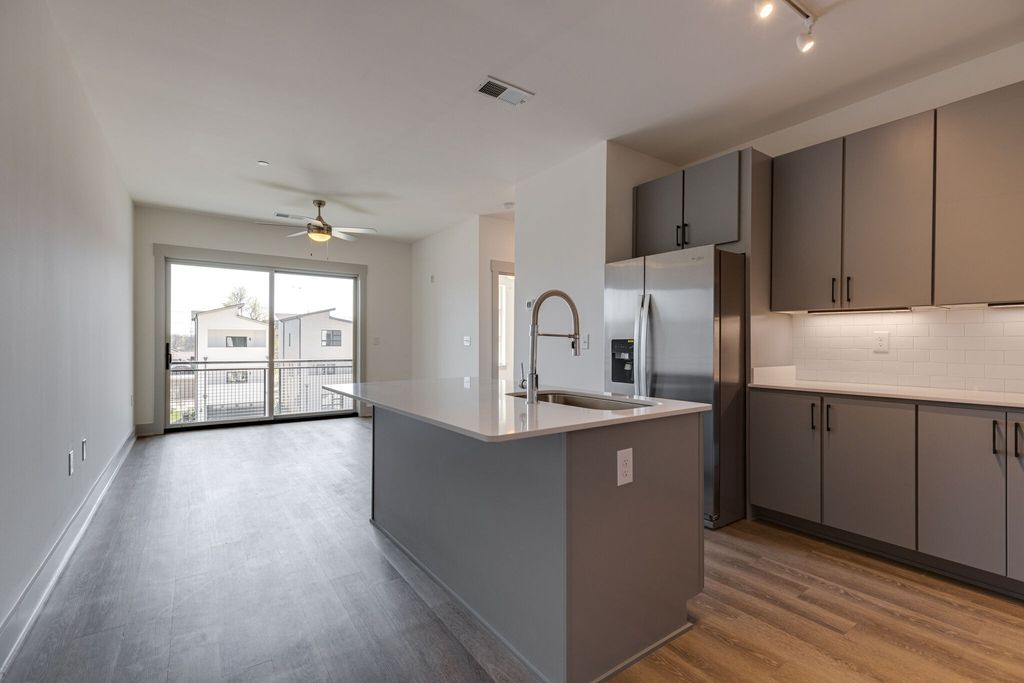 542 Southgate Ave Apt 210, Nashville, TN 37203