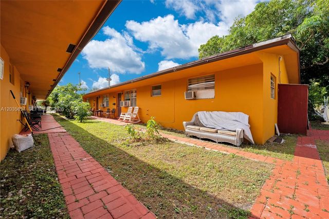129-131 SE 5th Street, Hallandale Beach, FL 33009