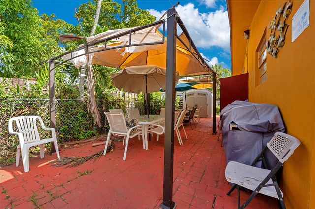 129-131 SE 5th Street, Hallandale Beach, FL 33009