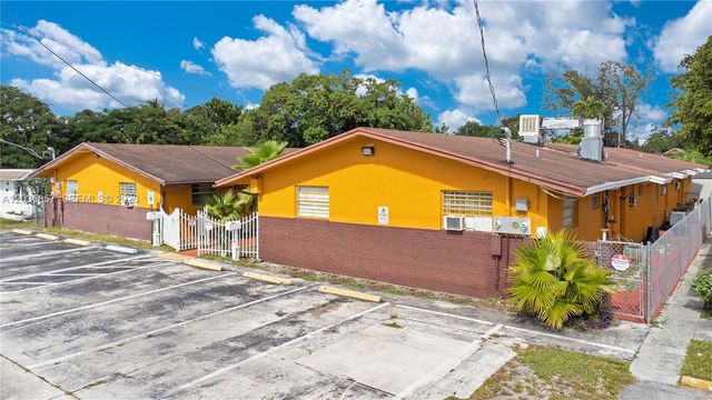 129-131 SE 5th Street, Hallandale Beach, FL 33009