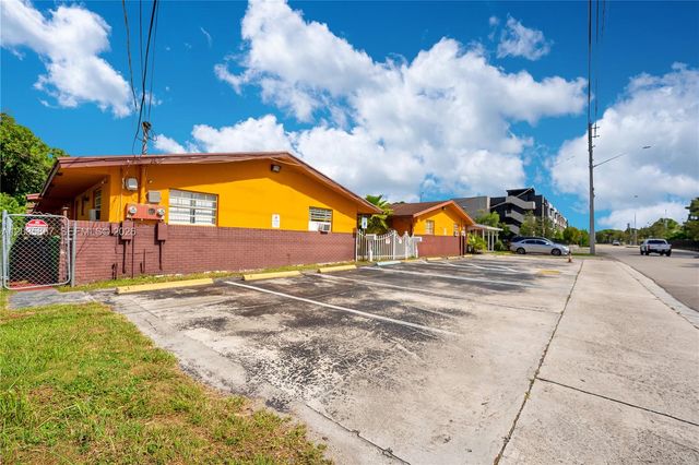 129-131 SE 5th Street, Hallandale Beach, FL 33009