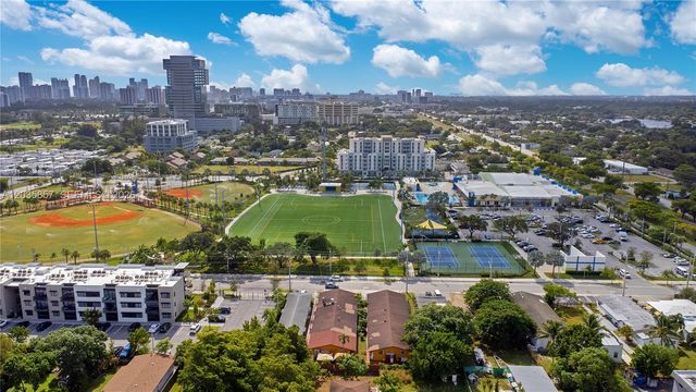 129-131 SE 5th Street, Hallandale Beach, FL 33009