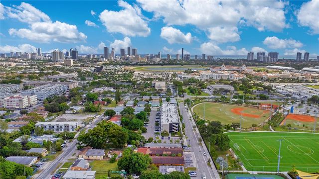 129-131 SE 5th Street, Hallandale Beach, FL 33009