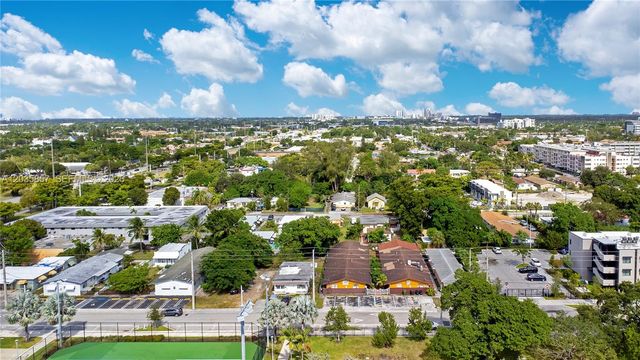 129-131 SE 5th Street, Hallandale Beach, FL 33009