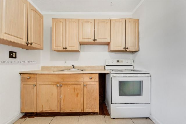 129-131 SE 5th Street, Hallandale Beach, FL 33009