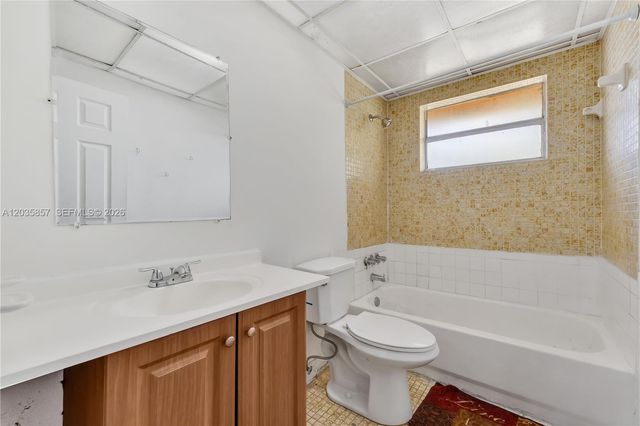129-131 SE 5th Street, Hallandale Beach, FL 33009