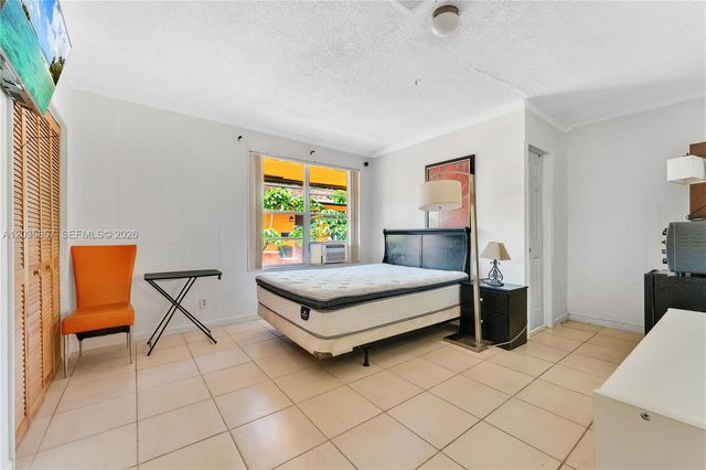 129-131 SE 5th Street, Hallandale Beach, FL 33009