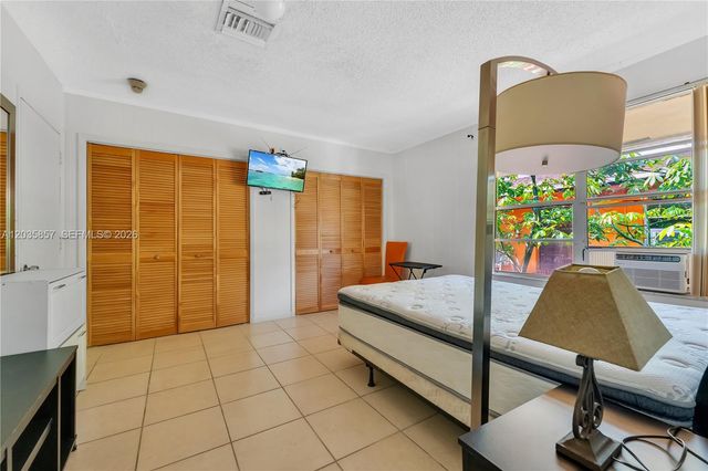 129-131 SE 5th Street, Hallandale Beach, FL 33009