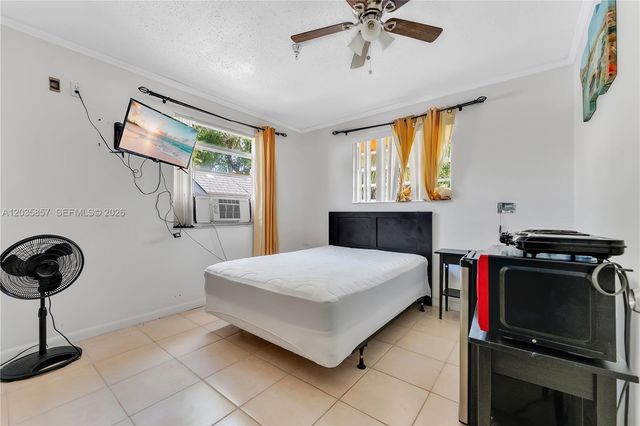 129-131 SE 5th Street, Hallandale Beach, FL 33009