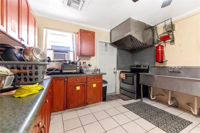 129-131 SE 5th Street, Hallandale Beach, FL 33009