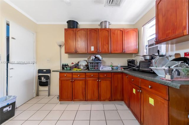 129-131 SE 5th Street, Hallandale Beach, FL 33009