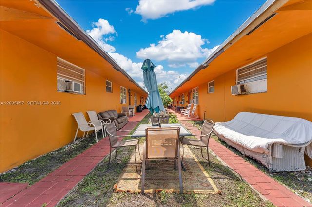 129-131 SE 5th Street, Hallandale Beach, FL 33009