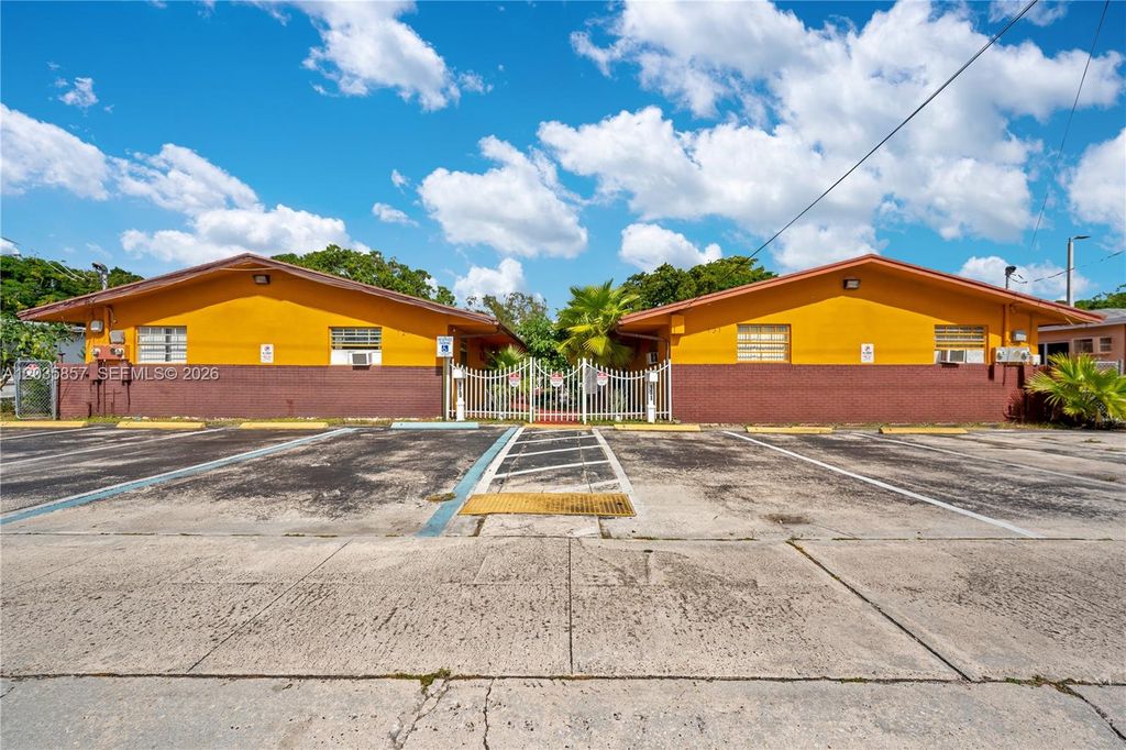 129-131 SE 5th Street, Hallandale Beach, FL 33009