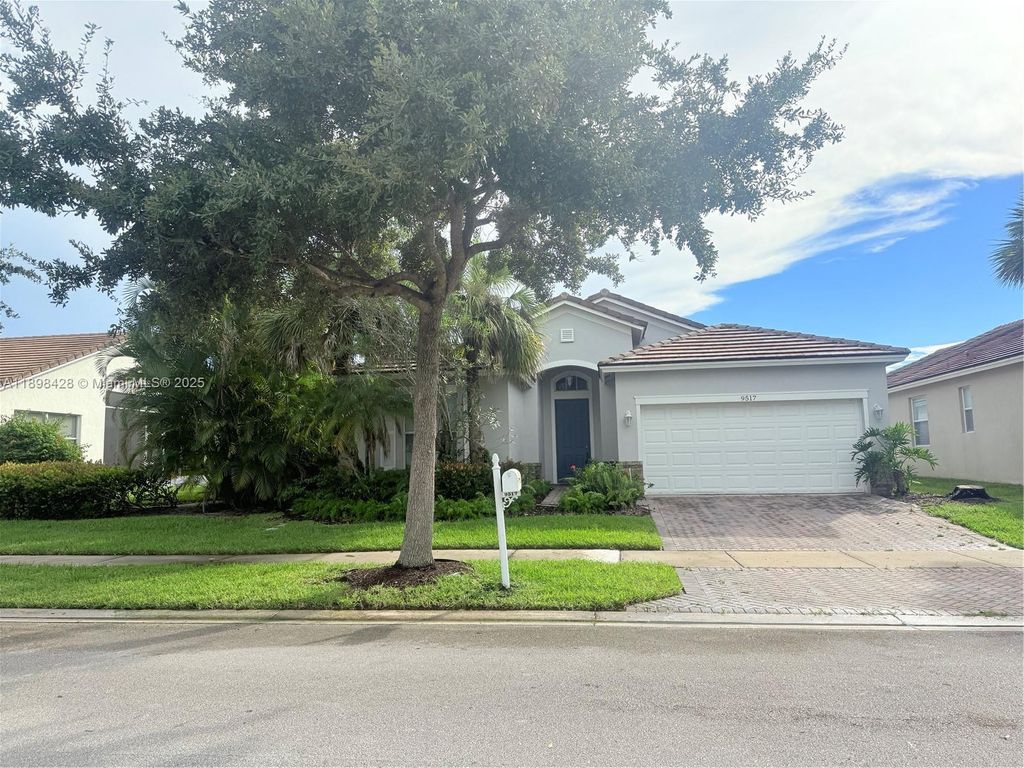 9517 SW Flowermound Cir, Port St. Lucie, FL 34987
