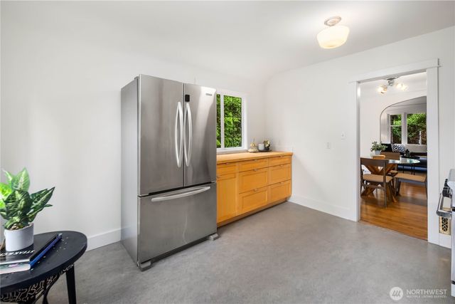 421 N 40th Street, Seattle, WA 98103