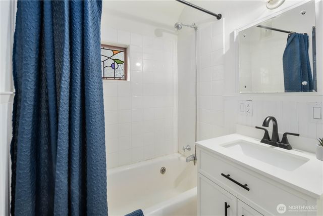 421 N 40th Street, Seattle, WA 98103