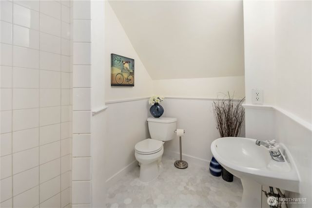 421 N 40th Street, Seattle, WA 98103