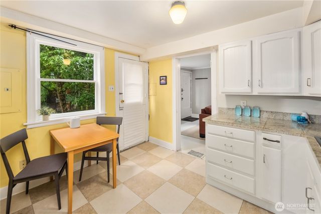 421 N 40th Street, Seattle, WA 98103