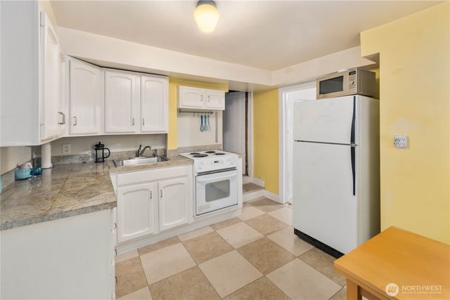 421 N 40th Street, Seattle, WA 98103