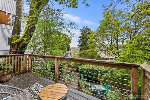 421 N 40th Street, Seattle, WA 98103