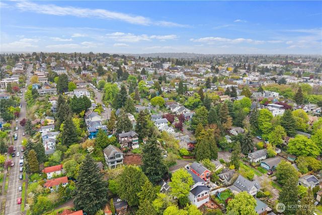 421 N 40th Street, Seattle, WA 98103