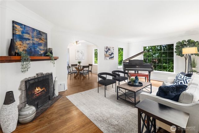 421 N 40th Street, Seattle, WA 98103