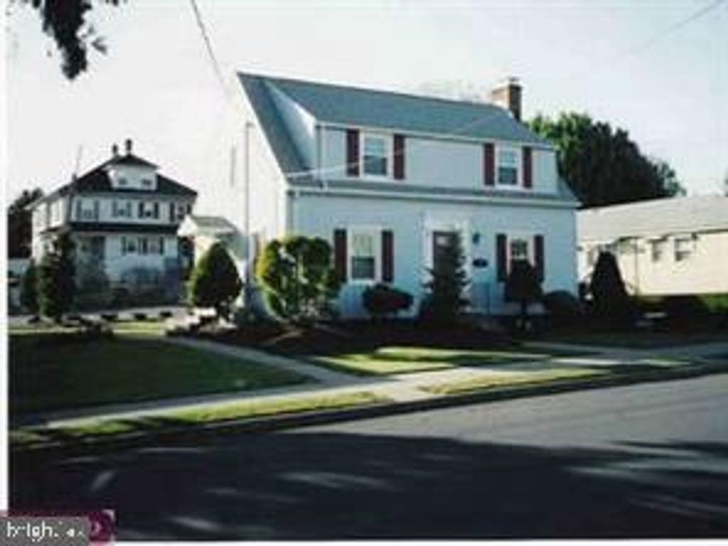 934 DETWEILER AVE, Hellertown, PA 18055