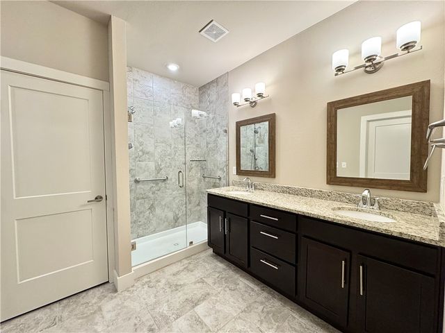 921 NE Heights Lane, Bentonville, AR 72712