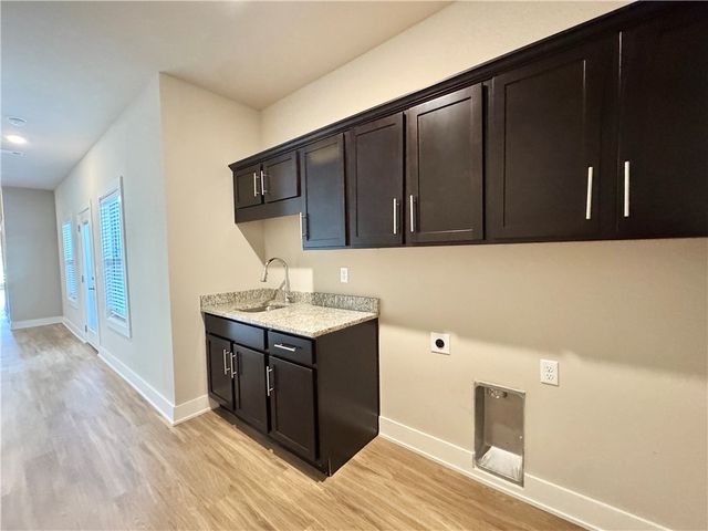 921 NE Heights Lane, Bentonville, AR 72712