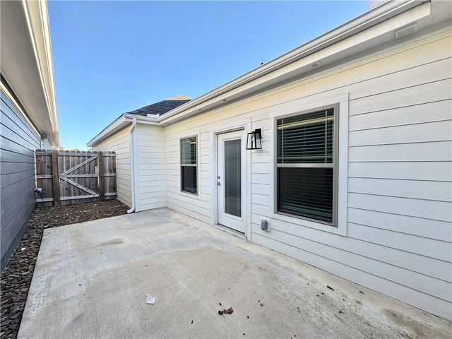 921 NE Heights Lane, Bentonville, AR 72712