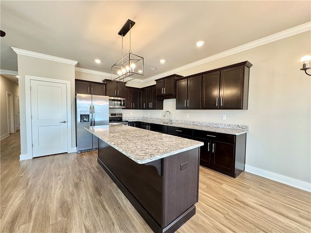 921 NE Heights Lane, Bentonville, AR 72712