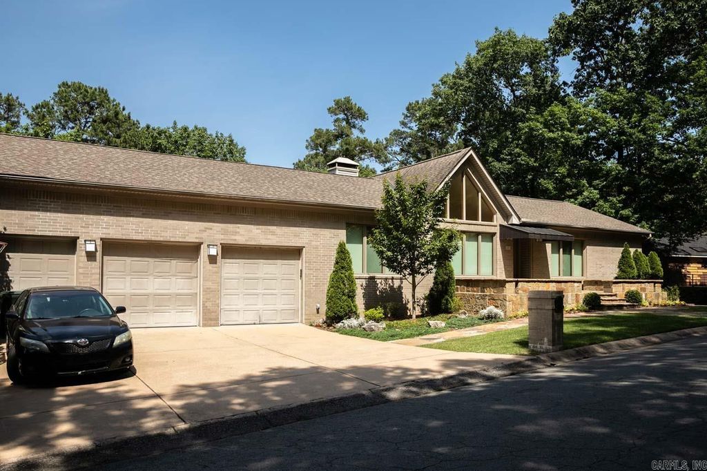 17 River Valley Rd, Little Rock, AR 72227