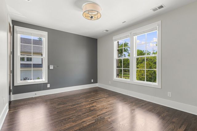 906 Lynnwood Blvd, Nashville, TN 37205