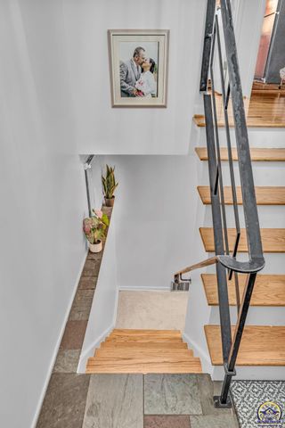 1721 SW 27th ST, Topeka, KS 66611