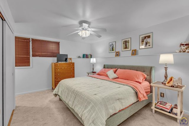 1721 SW 27th ST, Topeka, KS 66611