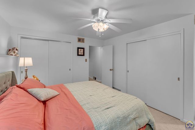 1721 SW 27th ST, Topeka, KS 66611