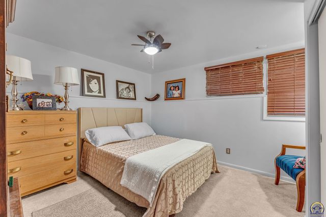 1721 SW 27th ST, Topeka, KS 66611