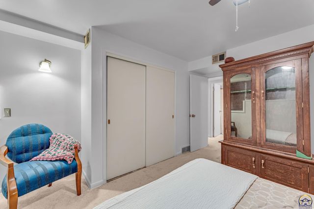 1721 SW 27th ST, Topeka, KS 66611