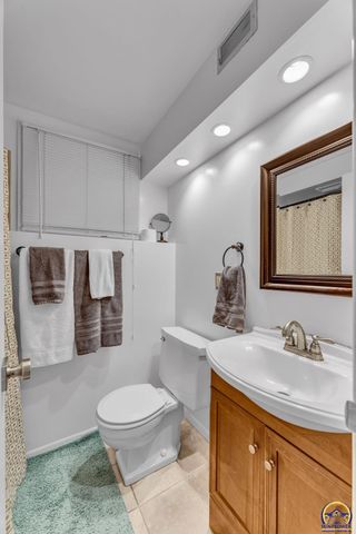 1721 SW 27th ST, Topeka, KS 66611