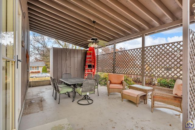 1721 SW 27th ST, Topeka, KS 66611