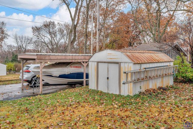 1721 SW 27th ST, Topeka, KS 66611