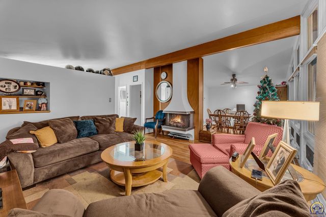 1721 SW 27th ST, Topeka, KS 66611