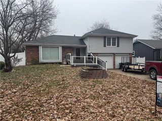 8920 W 95th Terrace, Overland Park, KS 66212