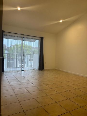 7160 NW 179th St 302, Hialeah, FL 33015