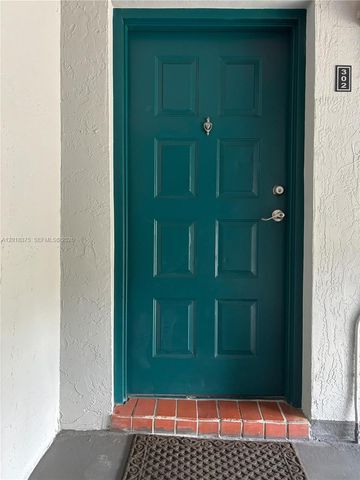 7160 NW 179th St 302, Hialeah, FL 33015