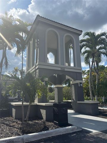 7160 NW 179th St 302, Hialeah, FL 33015