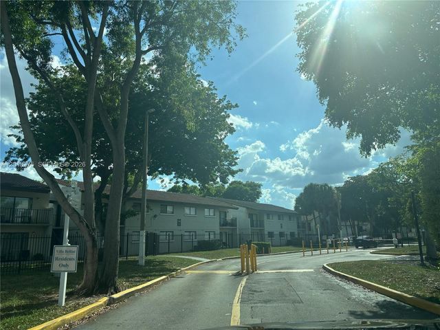 7160 NW 179th St 302, Hialeah, FL 33015
